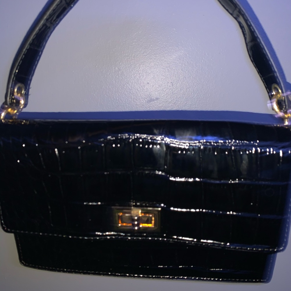 Black shoulder bag